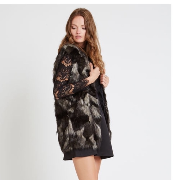 BCBGeneration long Faux-Fur Vest SZ Large - Picture 2 of 8